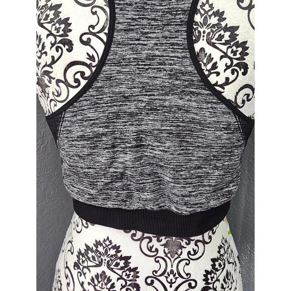 Women's Avia Front Zip Up Sports Bra Athletic Size 3XL Black & Gray Padded - Picture 10 of 10